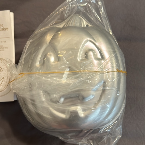 NIB Vintage Wilton Halloween Cake Pan 3D Stand Up Pumpkin Head - Picture 7 of 7